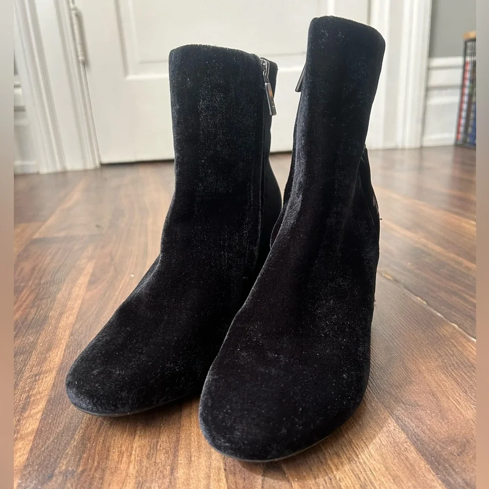 Kenneth Cole New York Black Velvet Ankle Boots | 6.5
